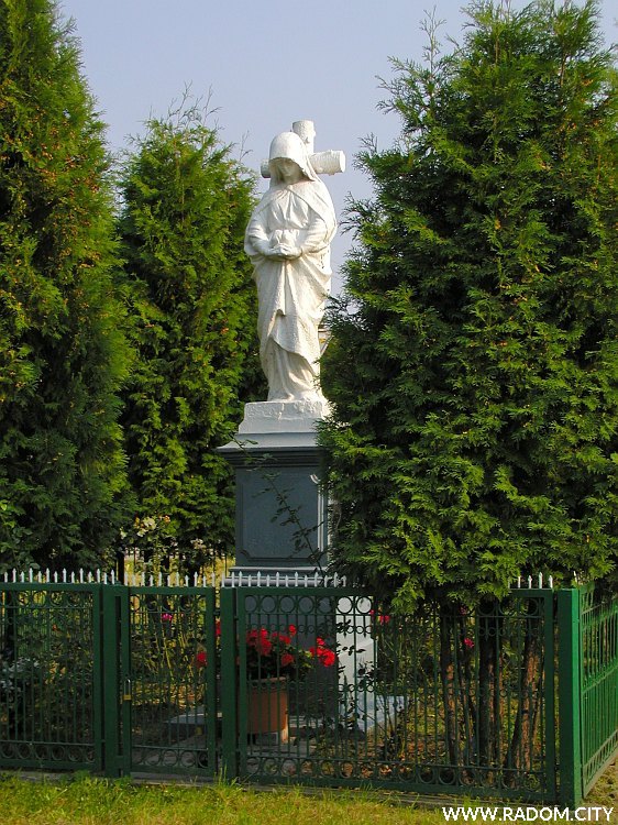 Radom. Figura Matki Bożej przed krzyżem - Wiejska/Młodzianowska.