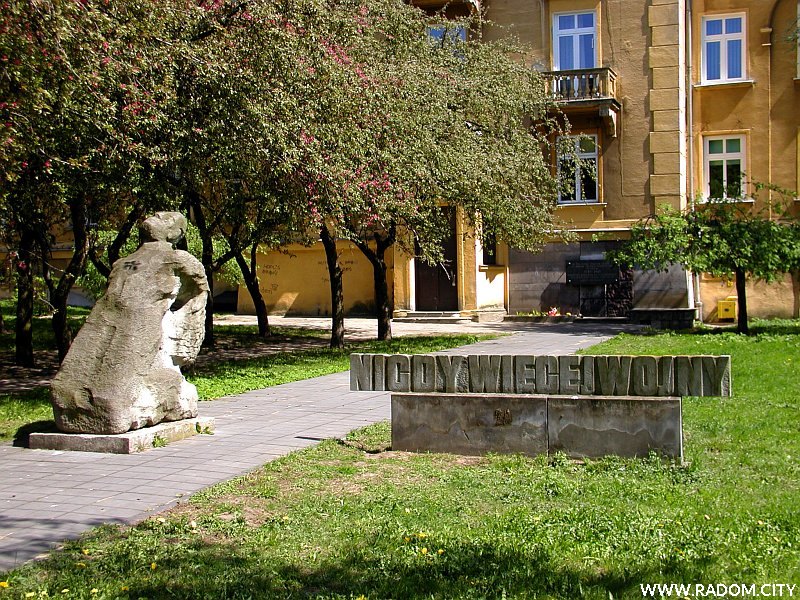 Radom. Pomnik przy ul. T. Kościuszki.