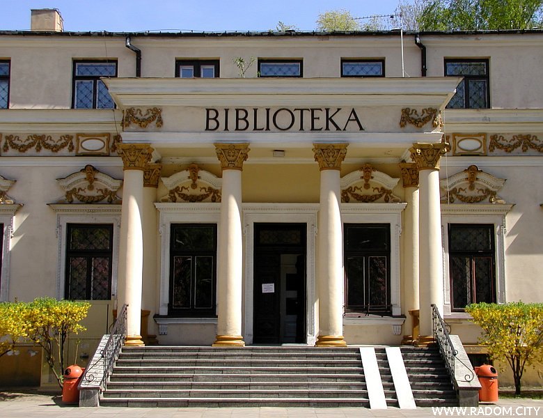 Radom. Biblioteka przy ul. J. Piłsudskiego.