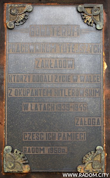 Radom. Pomnik na terenie byłych Zakładów Metalowych.