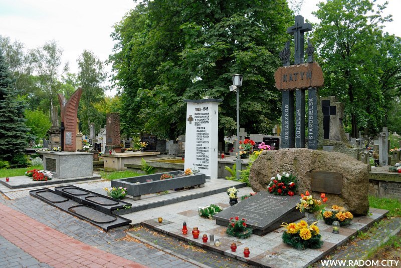 Radom. Pomniki na cmentarzu przy ul. Limanowskiego.