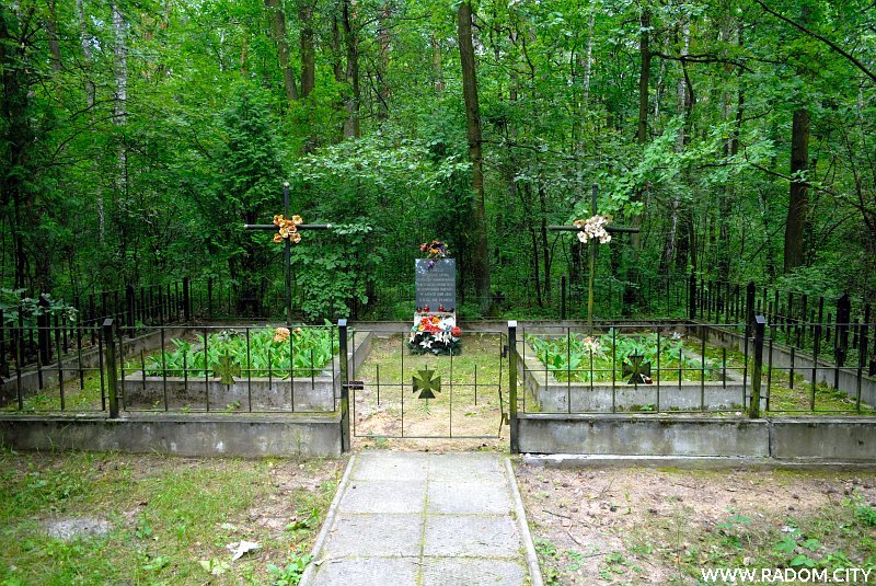 Radom. Pomnik w Lesie Kosowskim.