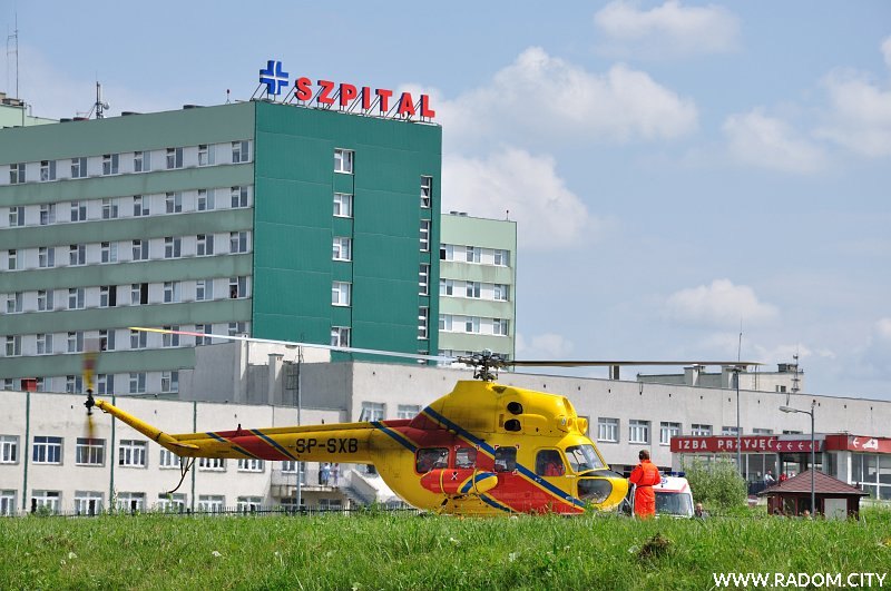 Radom. Helikopter przed szpitalem na Józefowie.