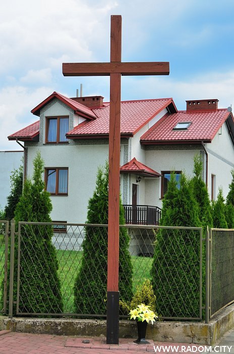 Radom. Krzyż - ul. Gołaszewskiego.