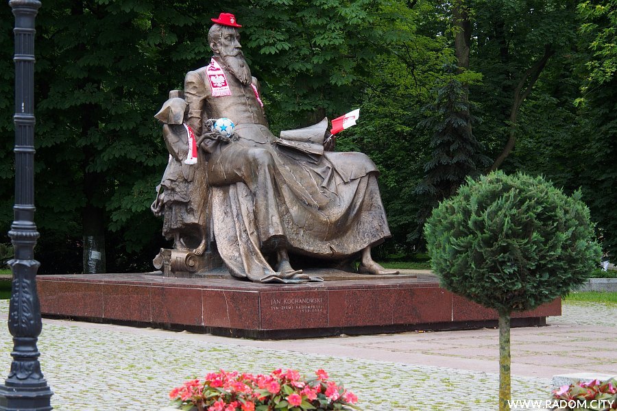 Radom. Pomnik Jana Kochanowskiego.
