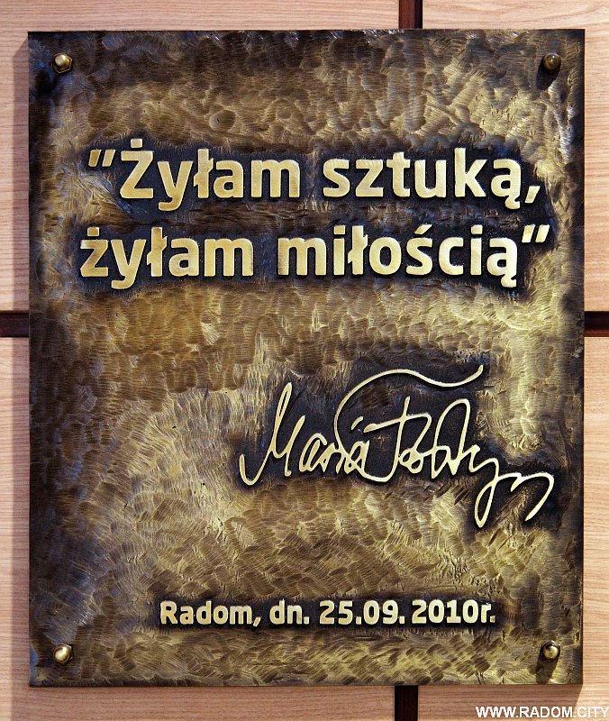 Radom. Szkoła Muzyczna - tablica w holu sali koncertowej.