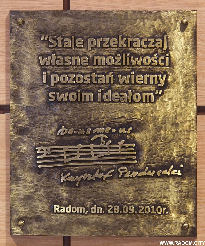 Radom. Szkoła Muzyczna - tablica w holu sali koncertowej.