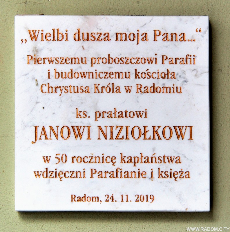 Radom. Tablice - kościół przy Orląt Lwowskich.