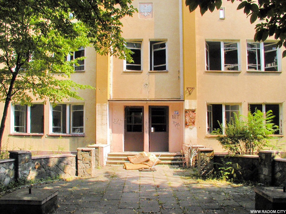 Radom. Budynek Szkoły plastycznej krótko przed wyburzeniem.