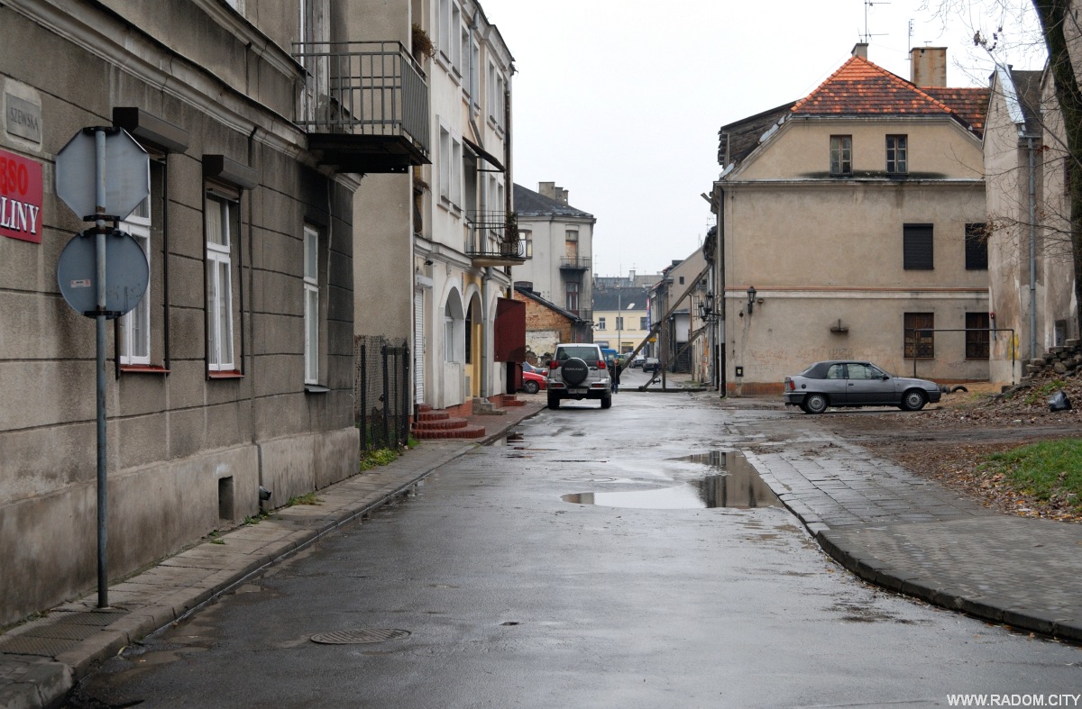 Radom. Ulica Szewska, widok od strony Rynku.