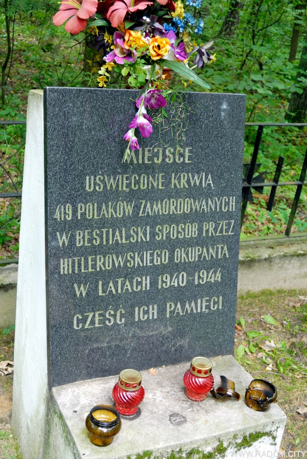 Radom. Pomnik w Lesie Kosowskim.