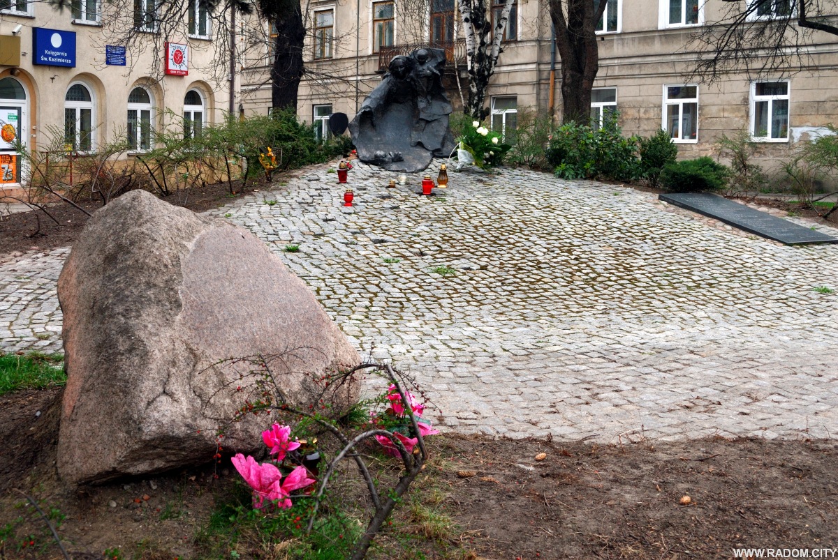 Radom. Pomnik Dzieci Nienarodzonych.
