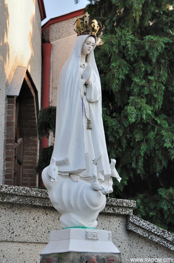 Radom. Figura Matki Bożej Fatimskiej - ul. Górnicza 2.