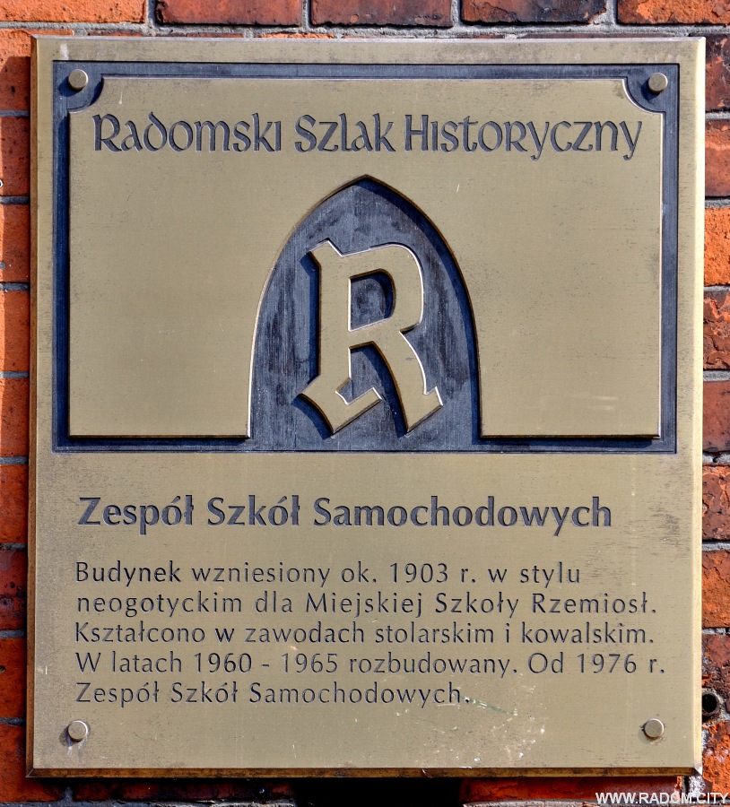 Radom. Tablica na budynku Samochodówki.