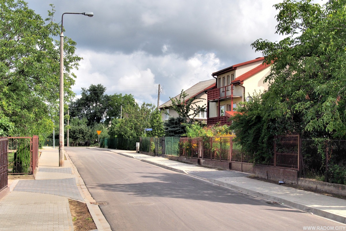 Radom. Ulica Władysława Mikosa, widok z ulicy Paciaka.