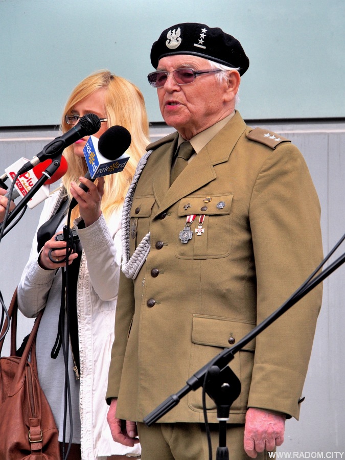 Radom. Odsłonięcie tablicy ofiar terroru komunistycznego.