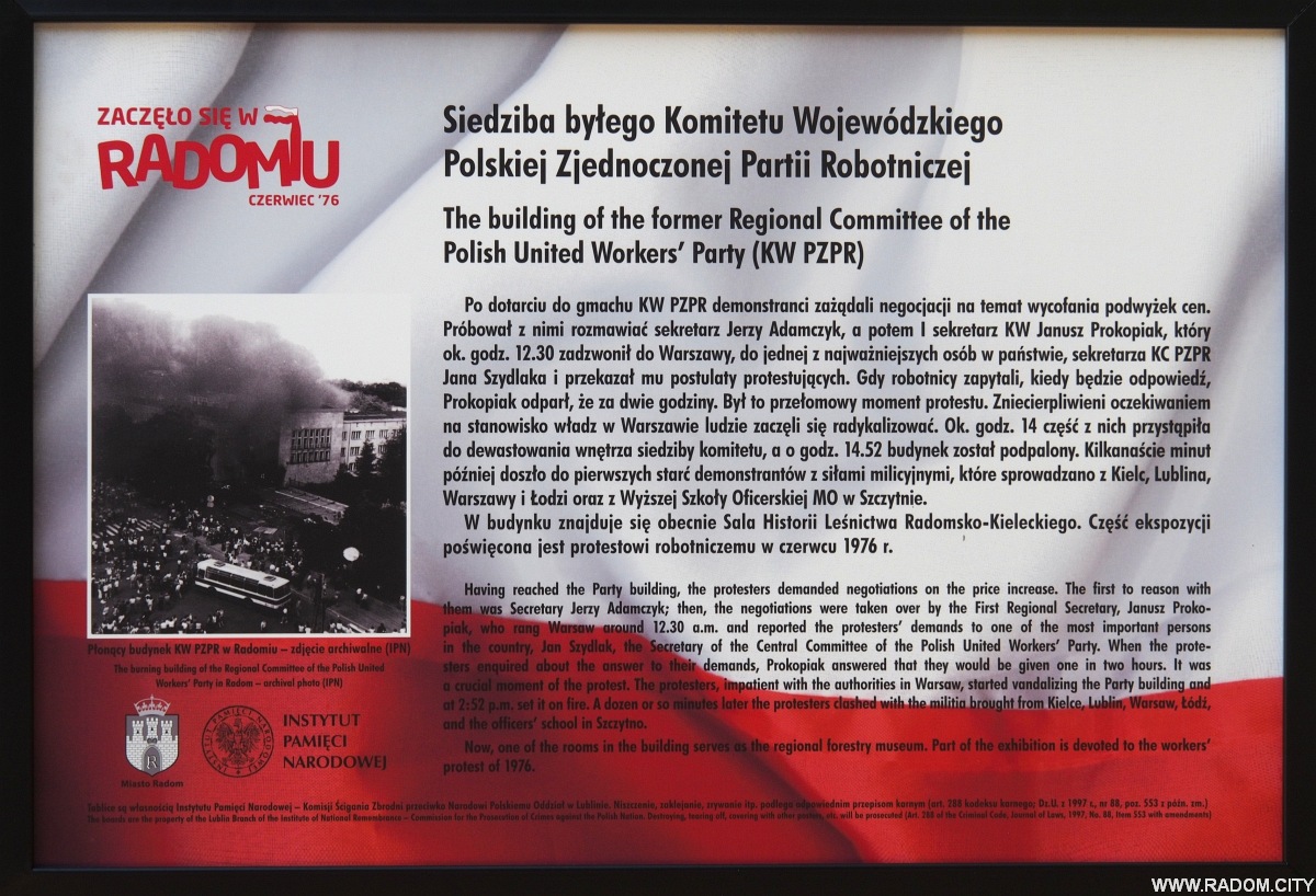 Radom. Tablica przy Lasach Państwowych.