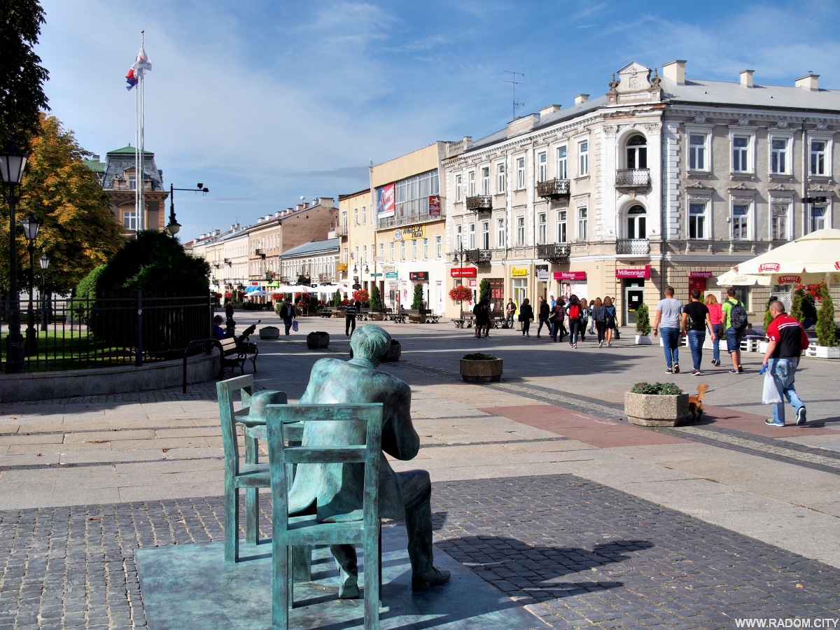 Radom. Pomnik profesora Leszka Kołakowskiego.