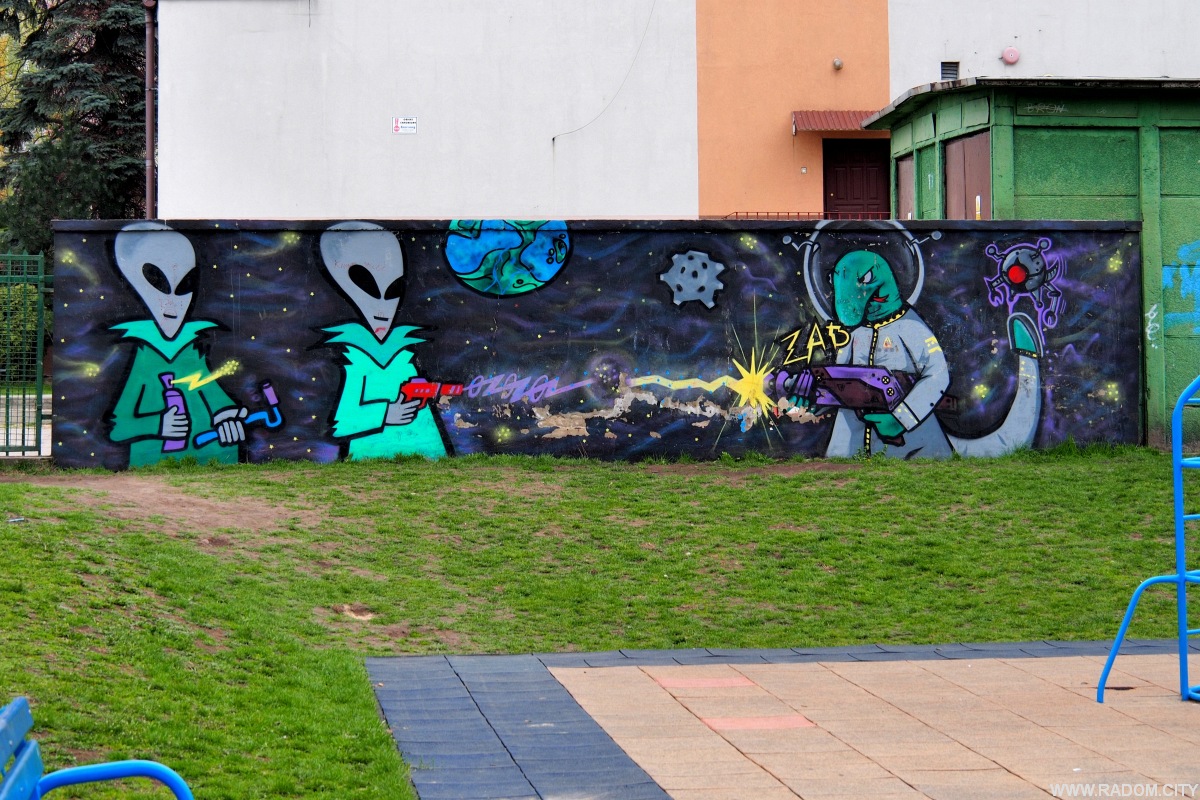 Radom. Graffti - plac zabaw przy PSP 34.