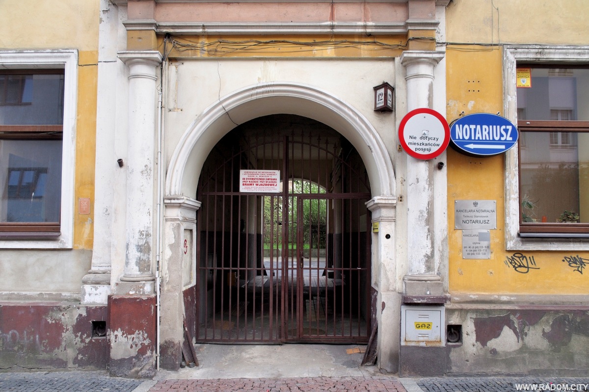 Radom. Brama Moniuszki 12.