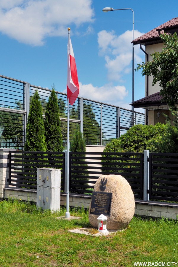 Radom. Pomnik Żołnierzy Misji Pokojowych.