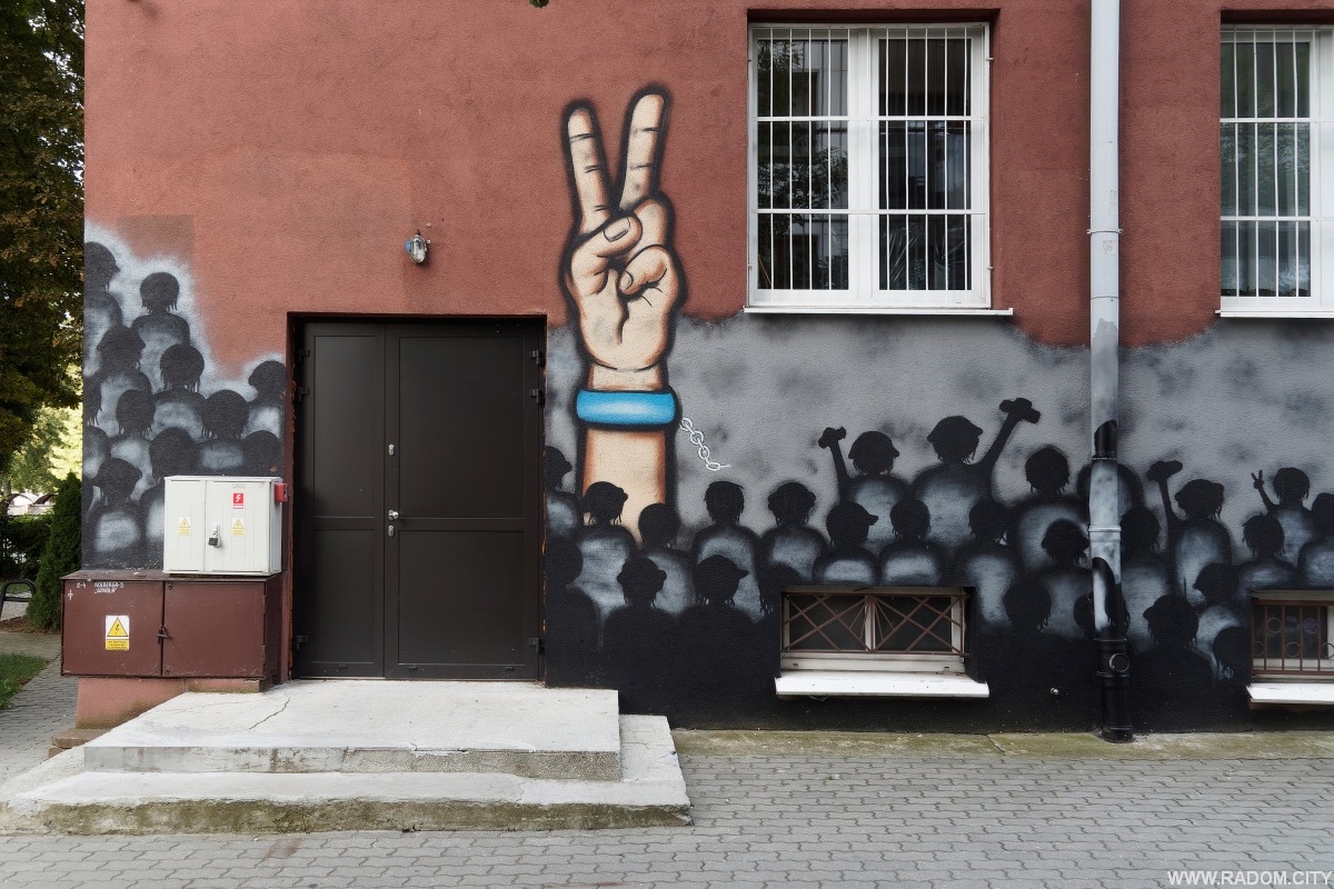 Radom. Mural na PSP 33 przy Kolberga.