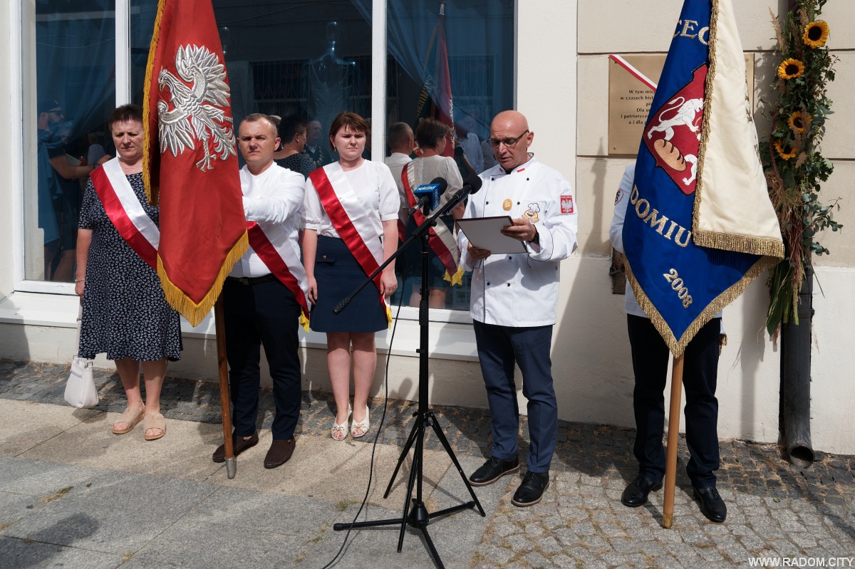 Radom. Odsłonięcie tablicy przy Rwańskiej 25.