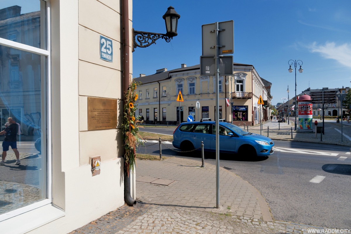Radom. Odsłonięcie tablicy przy Rwańskiej 25.