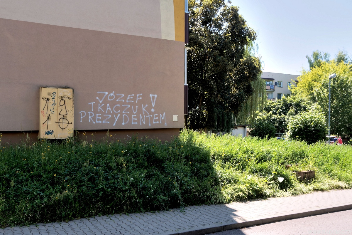 Radom. Tkaczuk na bloku przy Grzybowskiej.