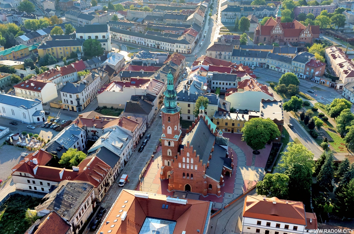 Radom. Na pierwszym planie fara.