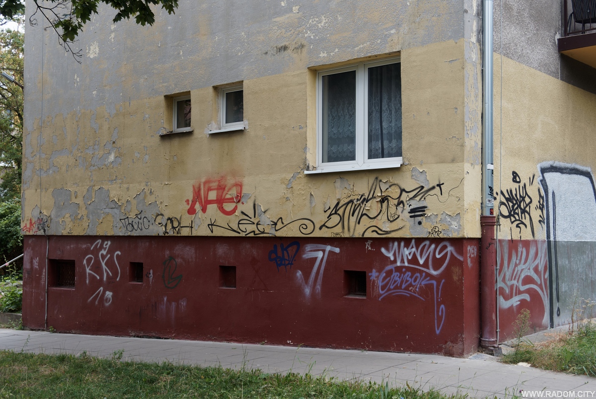 Radom. JT (Józef Tkaczuk) na bloku przy Kusocińskiego.