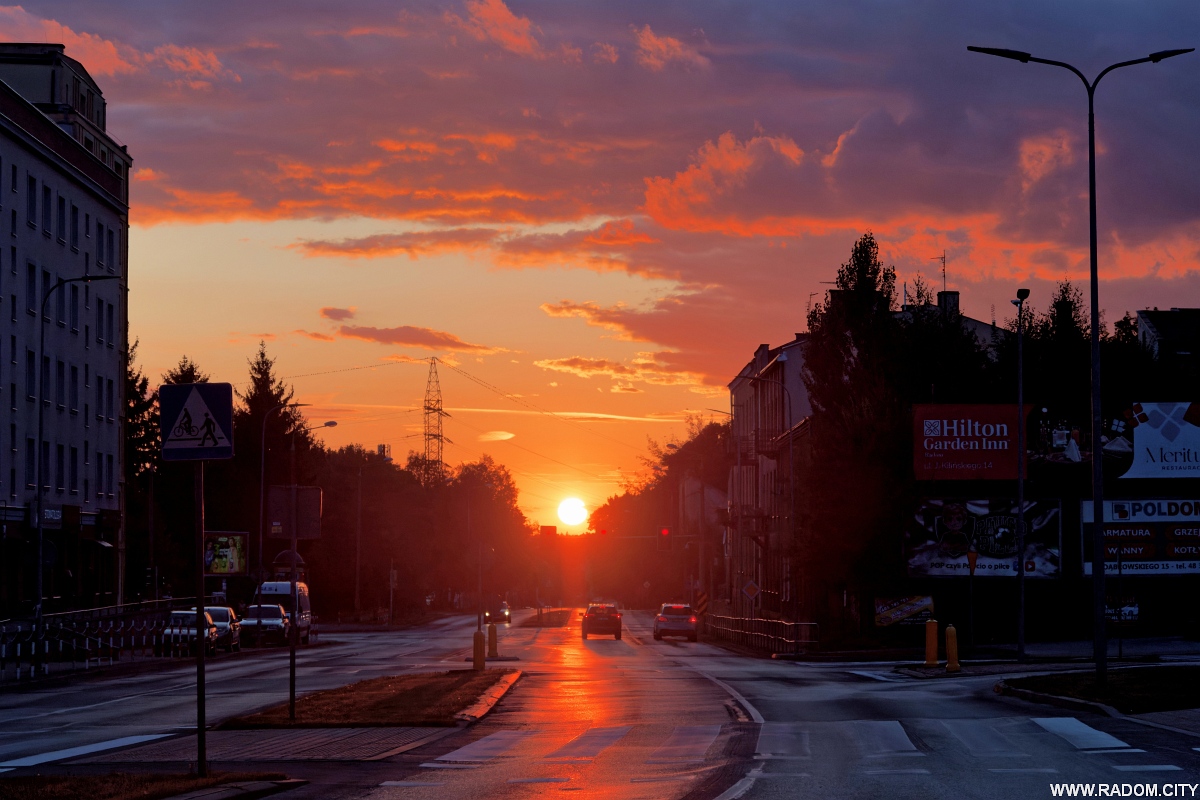 Radom. Zachód Słońca nad Narutowicza.