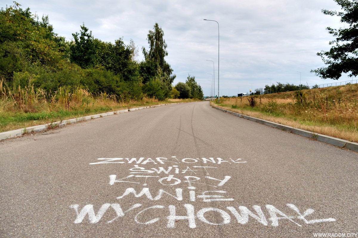 Radom. Napis przy Wojska Polskiego.